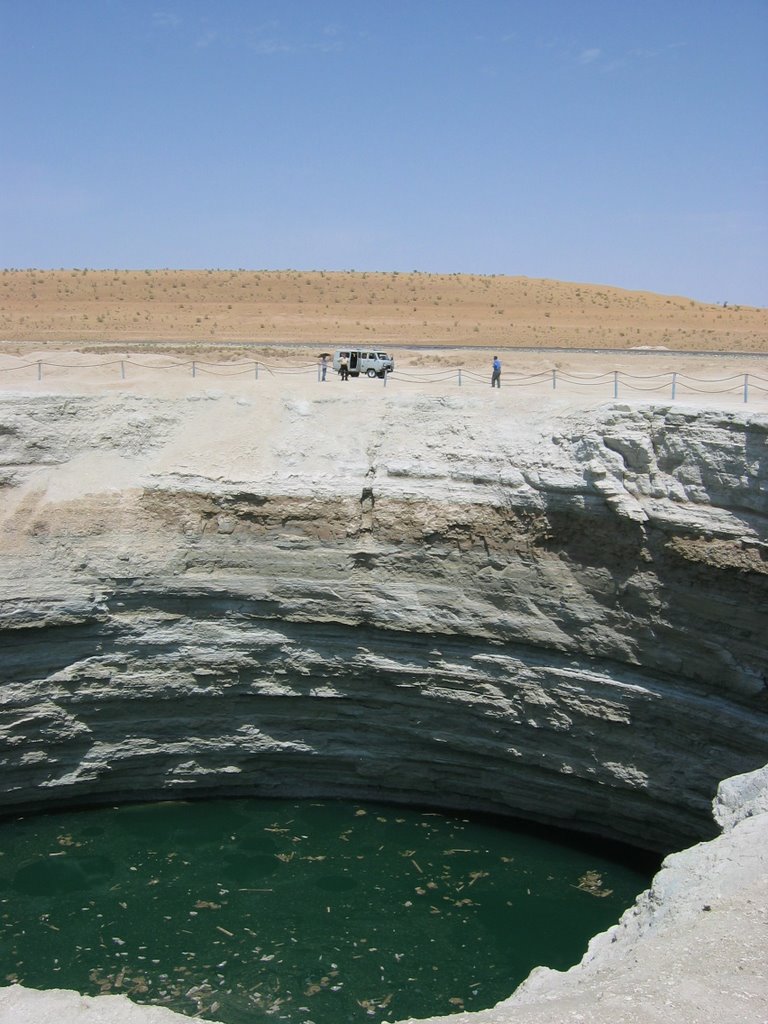 Blubbernder Wasserkrater in der Karakum-Wüste [06 / 2008], Бабадурмаз