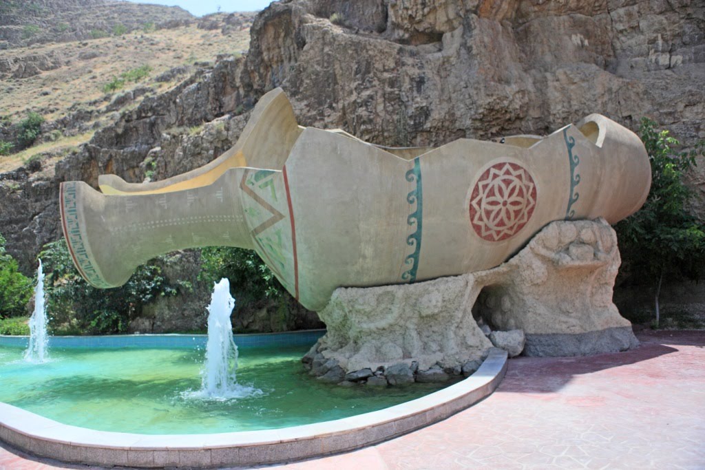 Fontaine du Café Maral proche Ashgabat au Turkmenistan, Безмеин