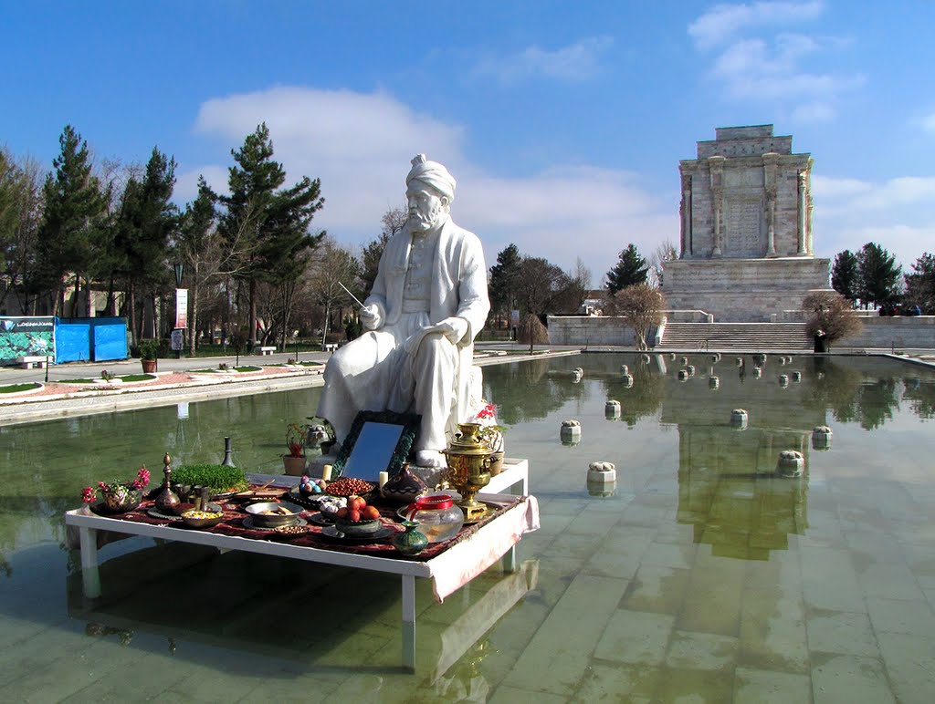 Haft-Sin traditional table_ Ferdowsis mausoleum_ Nowrouz 1390 _ نوروز در پیشگاه فردوسی بزرگ, Душак