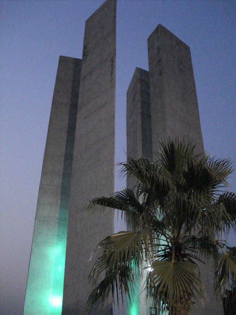 Solidarity pillars in Lohia park Lucknow., Кара-Кала