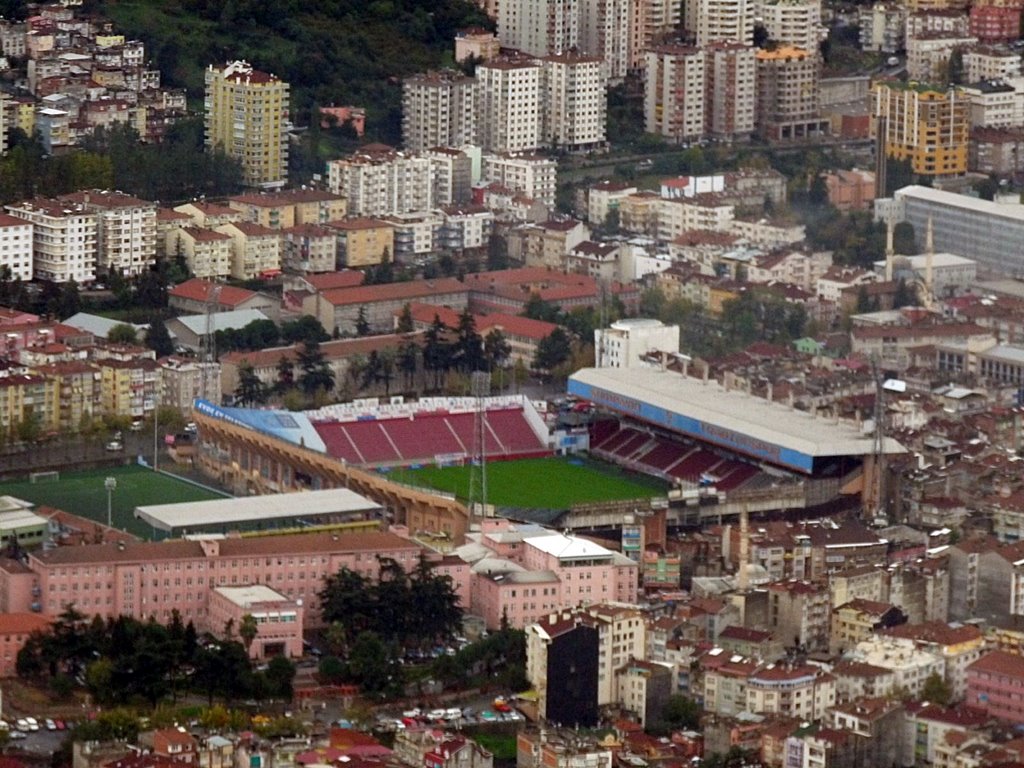 Hüseyin Avni Aker stadı, Трабзон