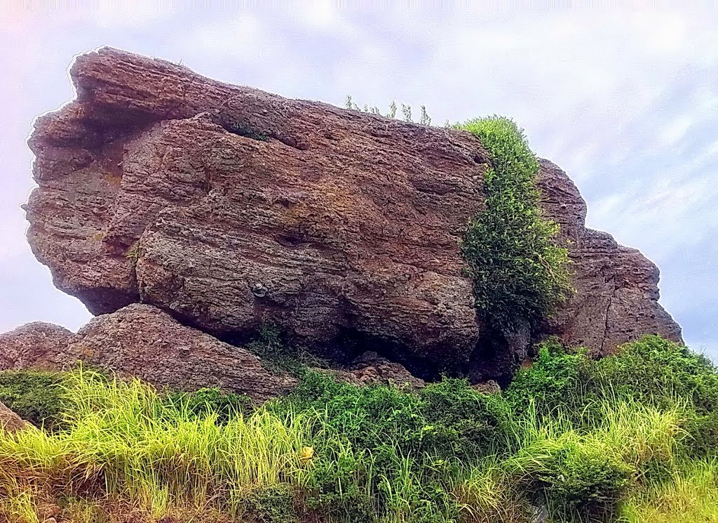 Đá trên đỉnh núi - the rocks are created from lava of ancient volcano, Кан-То
