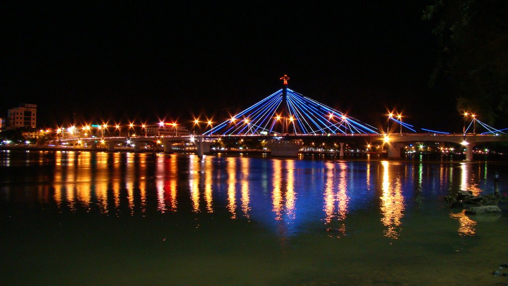 Cầu quay Sông Hàn với ánh đèn đêm, Дананг