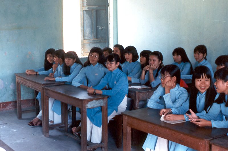 Classroom scene from 1993, Дананг