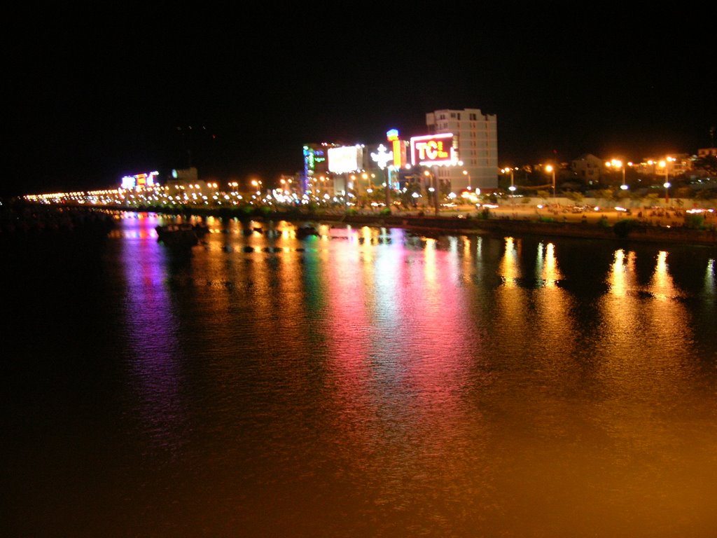 Bờ sông Hàn về đêm, Дананг