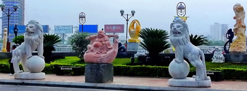 Đá  mỹ nghệ dọc sông Hàn -  rock art work along the Han riverside, Дананг