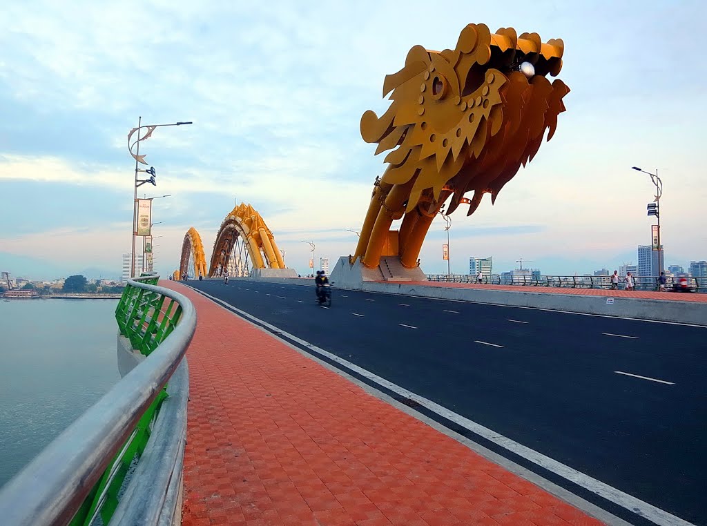 Một sáng Cầu Rồng - Dragon Bridge in the morning, Дананг