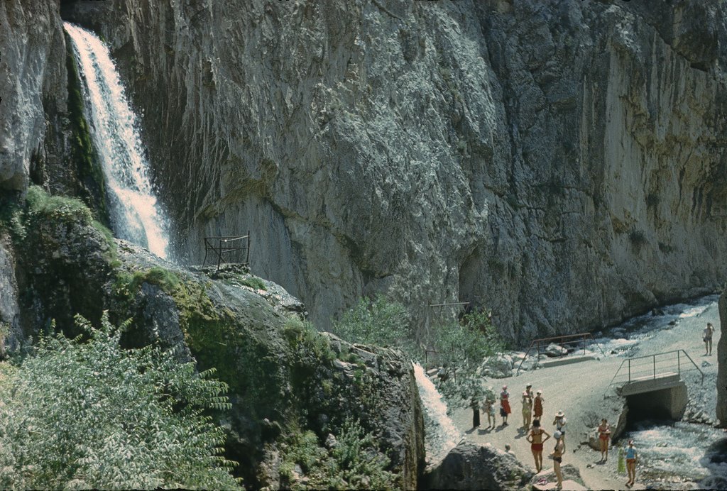 Abshir-Say Waterfall. Водопад Абшир-Сай., Балыкчи