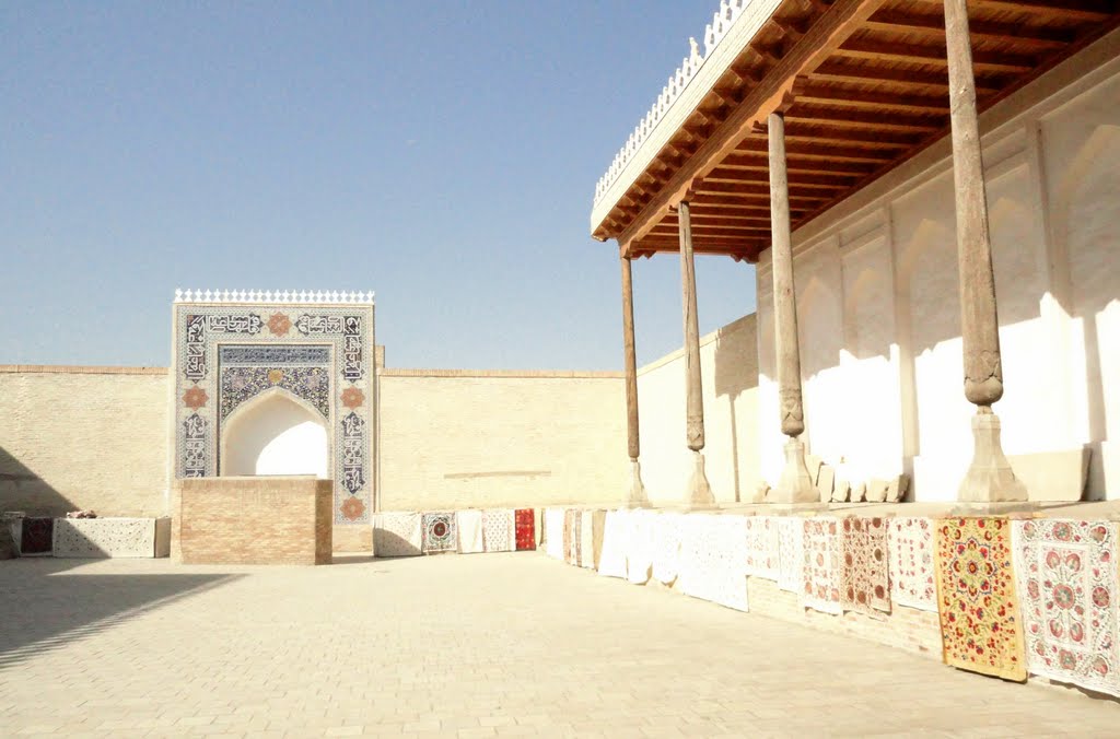 Ark Citadel Public Square (Bukhara, Uzbekistan), Галаасия