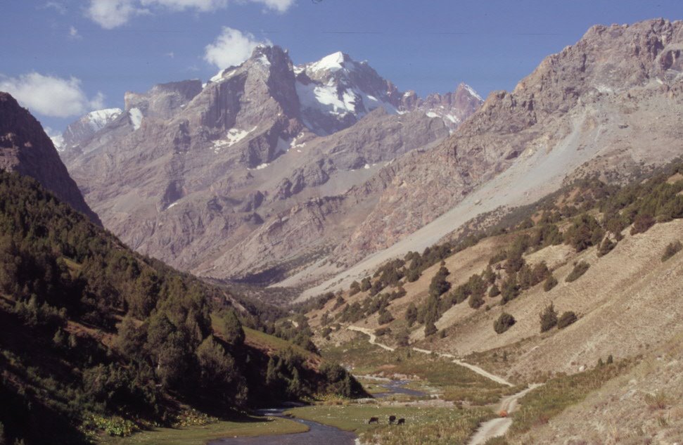 Sortie de la vallée de Chapdara, vue sur le pic dAdamtach (4700 m), Заамин