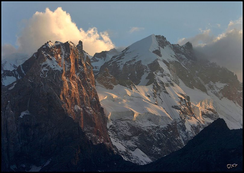 Mountains Adamtash (4579) and Mirali (5106), Усмат