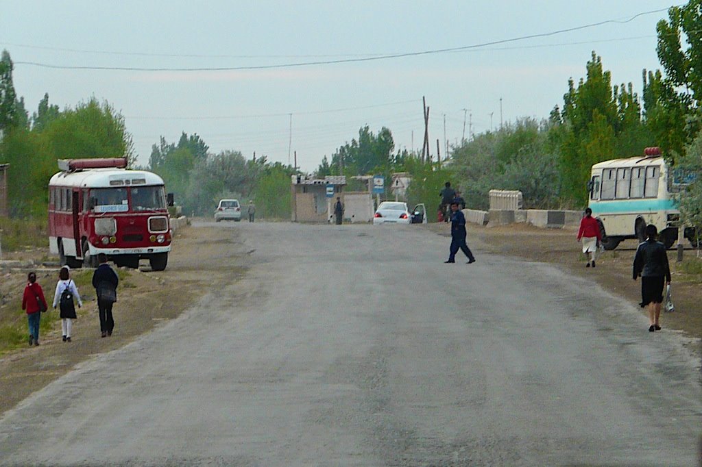 Route du Khozrem aux environs de Khiva, Мангит