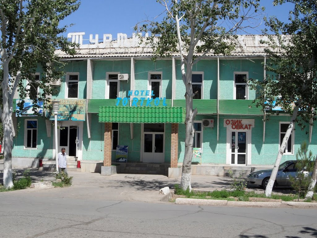 Hotel Turtkul - The only one in Turtkul. Large rooms, low water pressure. Good cafe. US20/night, Турткуль