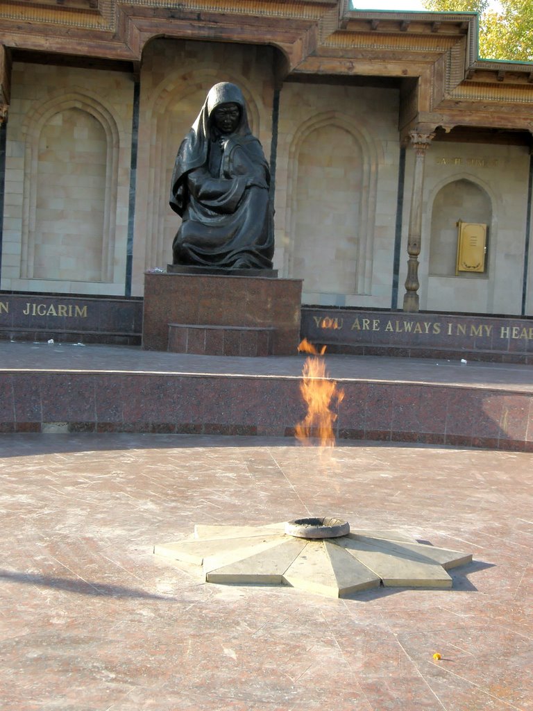 Узбекистан Карши монумент вечный огонь, Карши