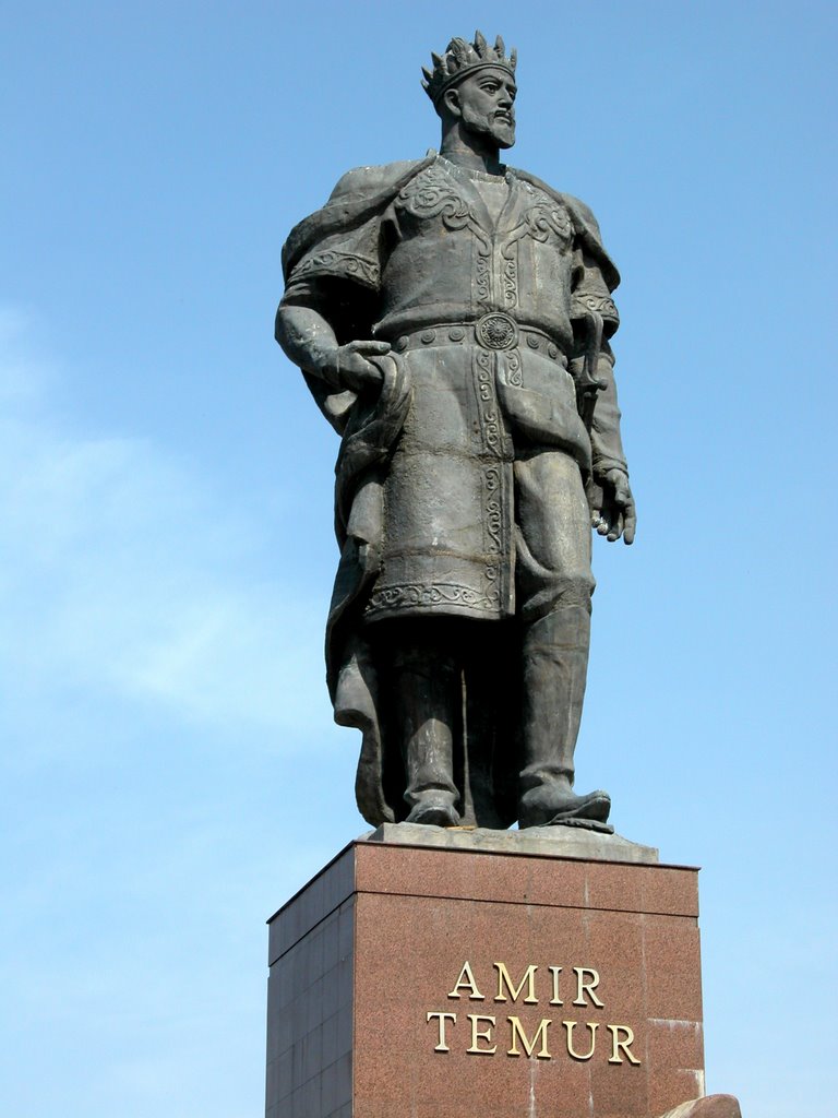 Uzbekistan, Sharishabz: statua di Tamerlano, Китаб