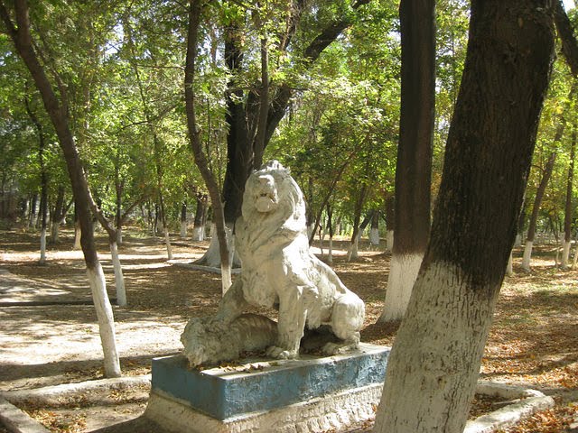 Статуя Льва - Денауского парка, Денау