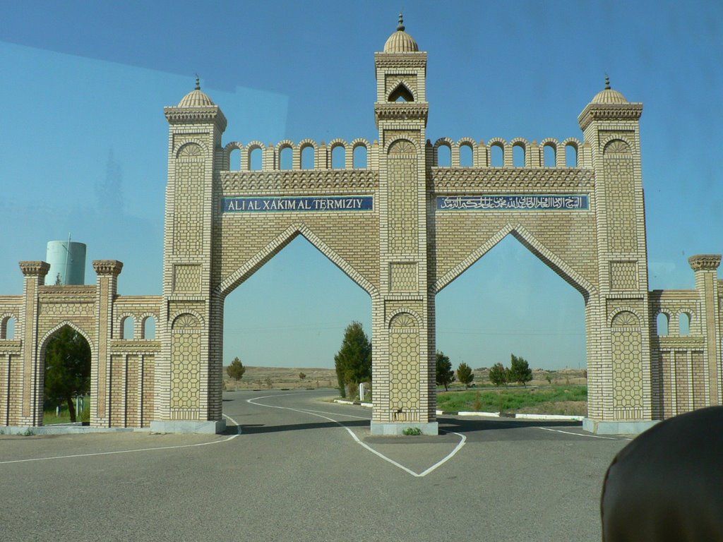 Termez, entrada al Mausoleo de Al-Hakim al-Termizi, Карлук