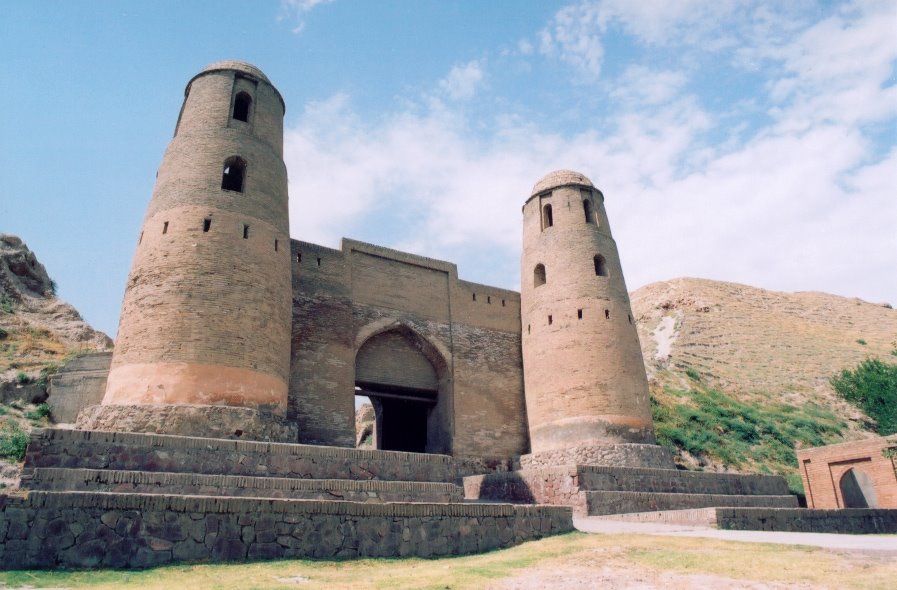 Гиссарская крепость / Hisor castle, Узун