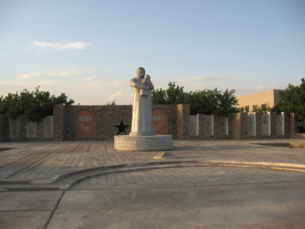 Monument to heroes. Near Karakchikum, Пскент