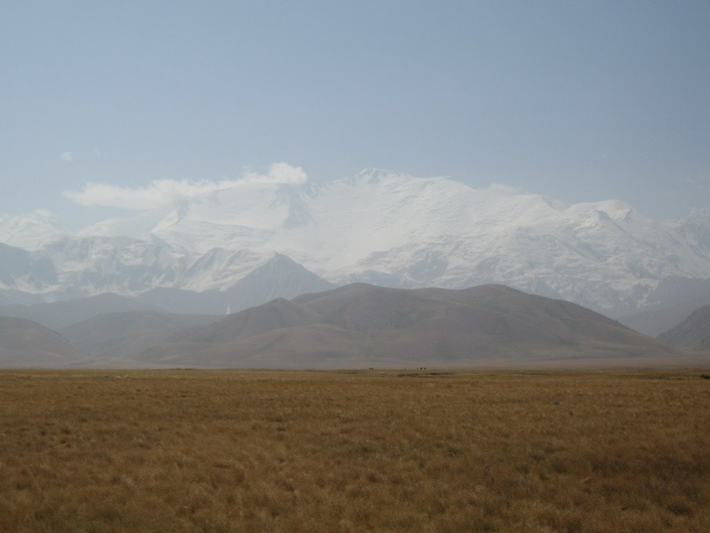 Alai mountains range, Lenin peak 7134m, Кувасай