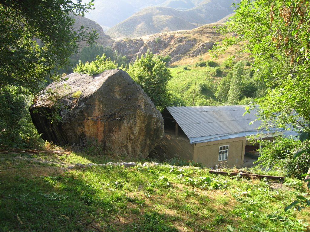 Pum village, stone & house, Язъяван