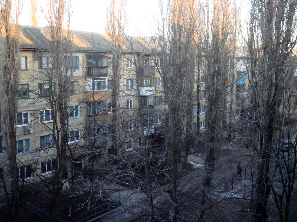 Вид с балкона на соседний дом., Авдеевка