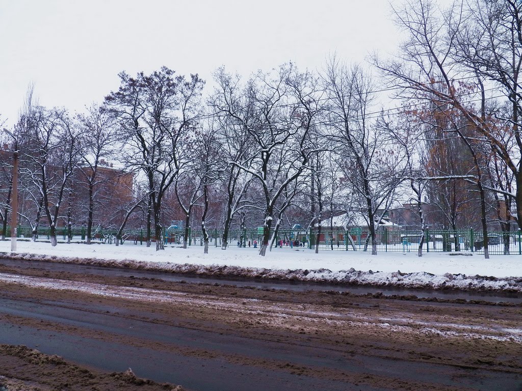 Школьный двор зимой, Горловка