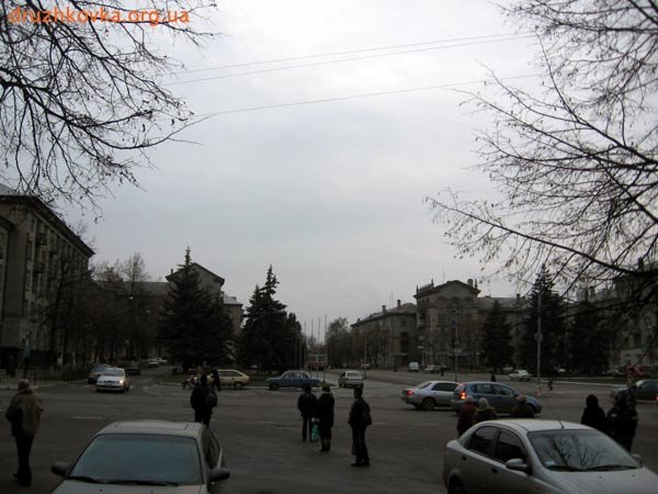 Вид на остановку на Площади Ленина, Дружковка