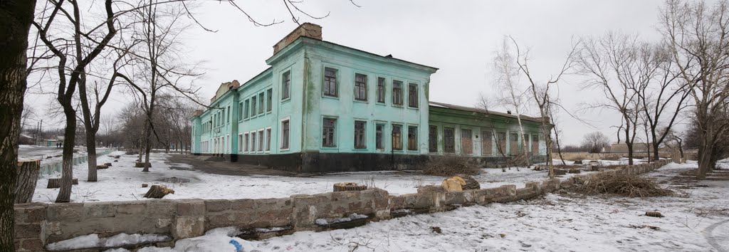 School, Жданов