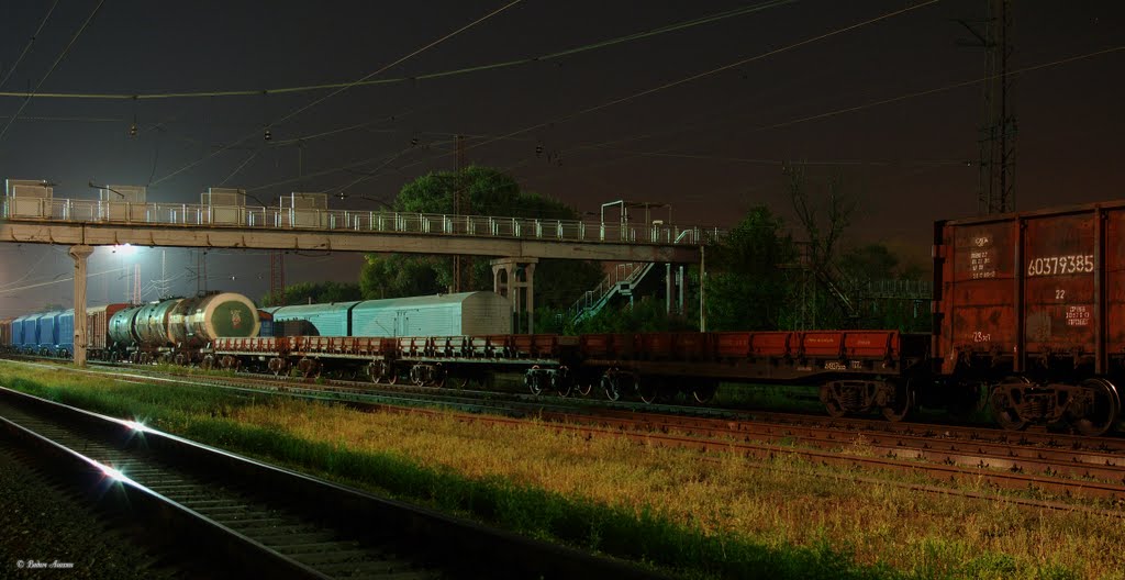 Train station Rutchenkovo at night (Станция Рутченково ночью), Карло-Либкнехтовск