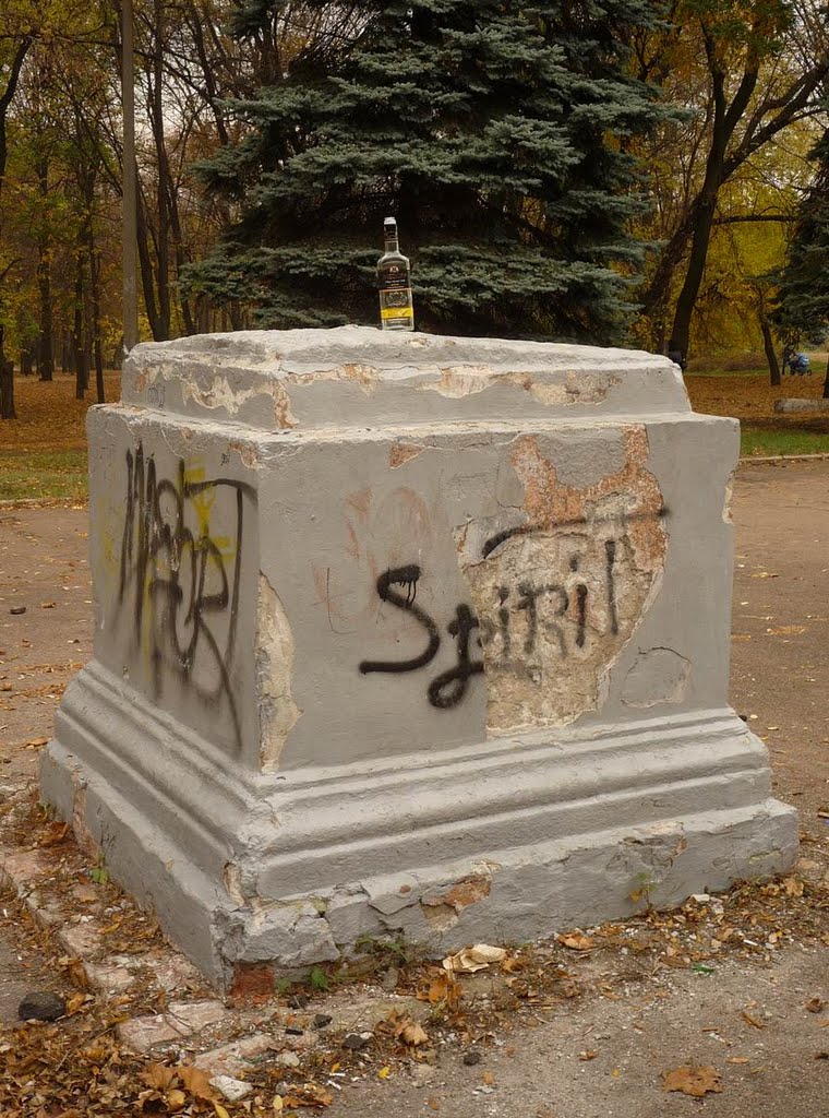 памятник пустой бутылке ))), Краматорск