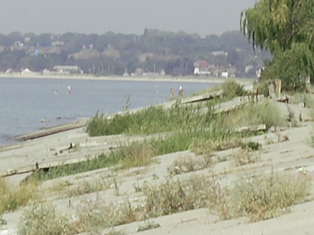 Брошенный пляж, Новоазовск