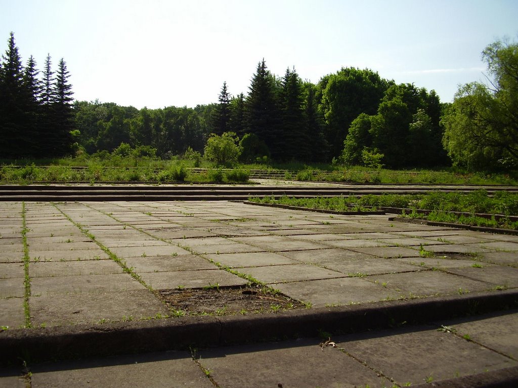 old square, Першотравневое