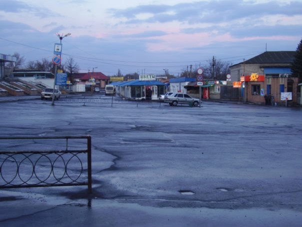 Площадь у центрального рынка, Снежное