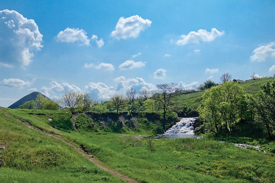 Водопад на посёлке "Коноваловка" в городе Торезе, Торез
