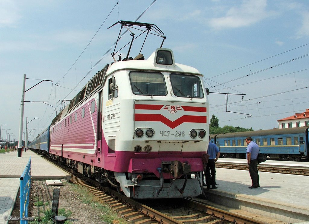 Electric locomotive ChS7-296 on Yasinovataya train station, Ясиноватая