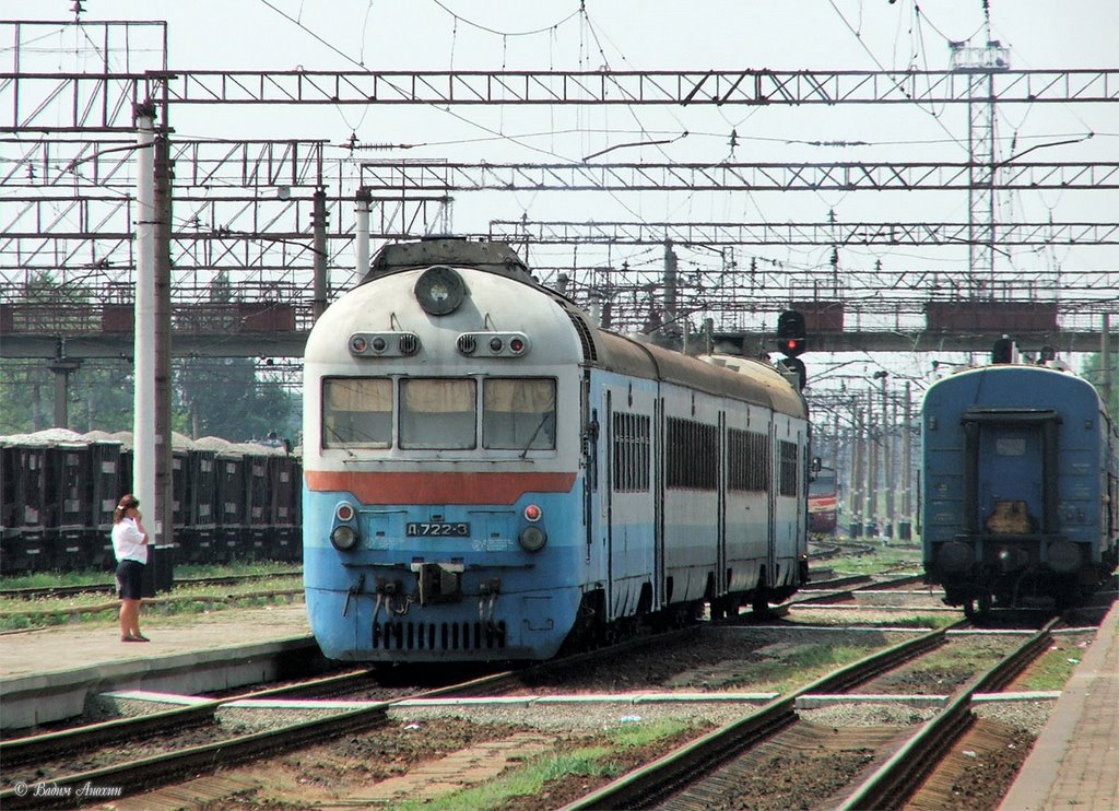 Diesel-train D1-722 on Yasinovataya train station, Ясиноватая