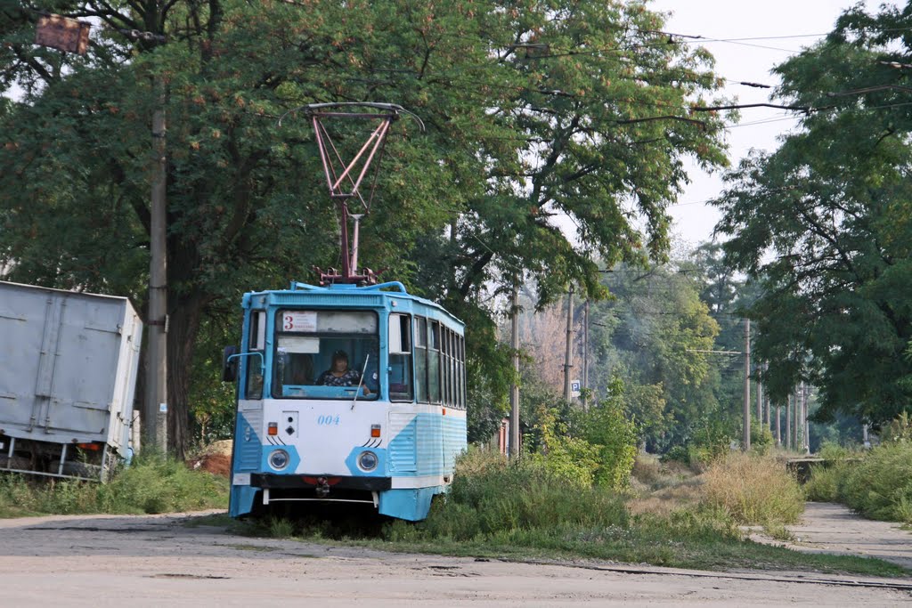 Трамвай идёт с рынка по улице Шевченко 15.9.2011, Константиновка