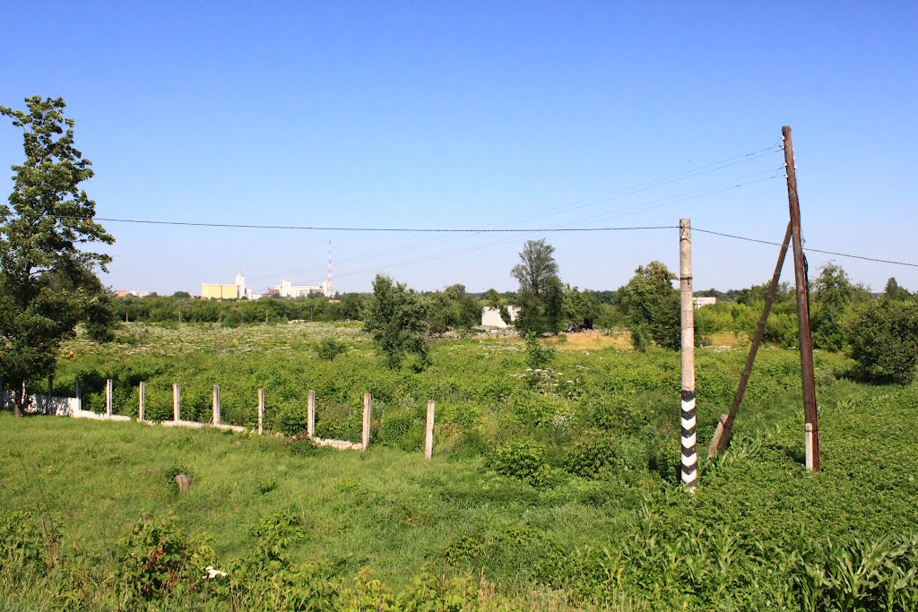 Berdychiv. The Jewish cemetery view from the railway-crossing., Бердичев