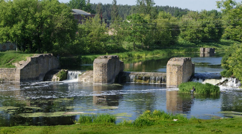 Першотравенськ, залишки старого мосту. Pershotravensk, remains of the old bridge, Броницкая Гута