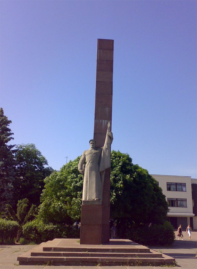 памятник Воинам-железнодорожникам, Коростень