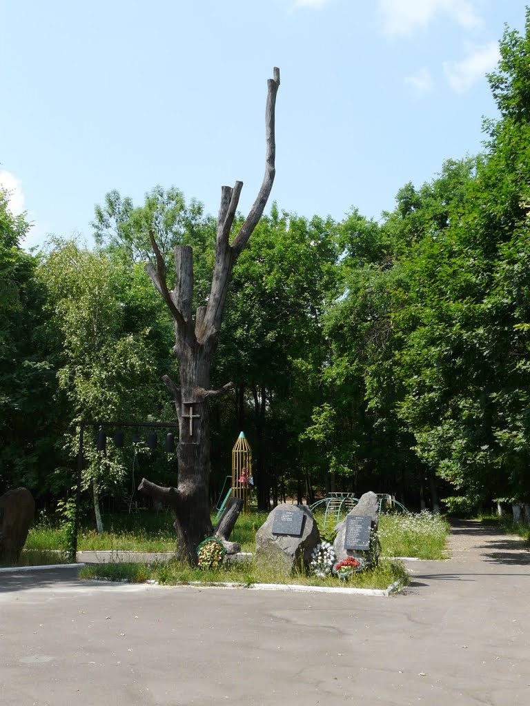 Сухое дерево - символ трагедии на ЧАЭС, Народичи