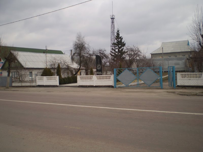 Возле памятника чернобыльцам, Черняхов