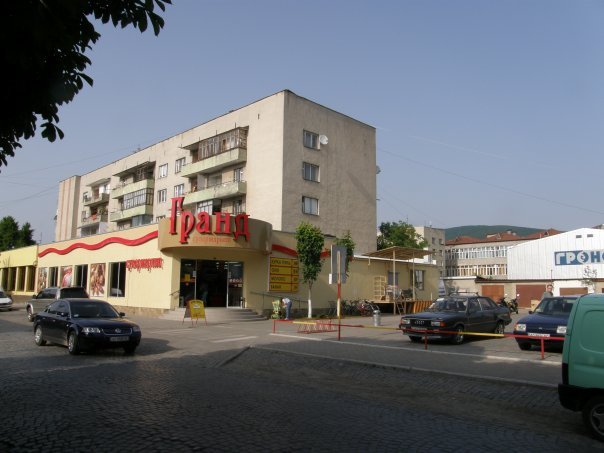 Supermarket in the center, Виноградов