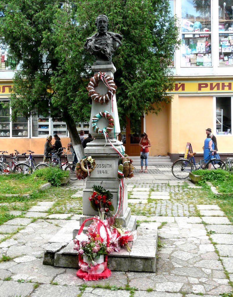 Kossuth szobor Técsőn, Тячев