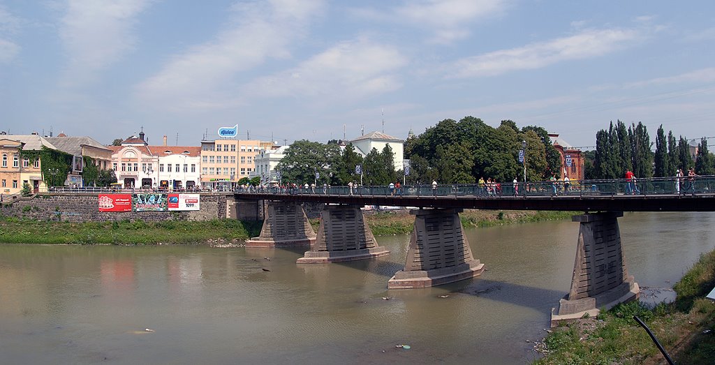 Пешеходный мост через реку Уж, Ужгород