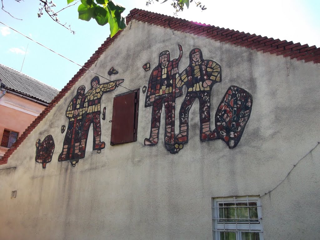 Художественное оформление стены дома, Ужгород