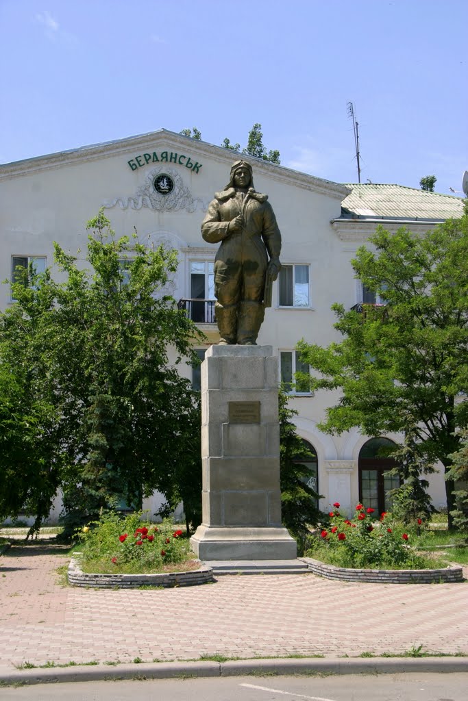 Бердянск. Памятник Осипенко, Полине Денисовне., Бердянск