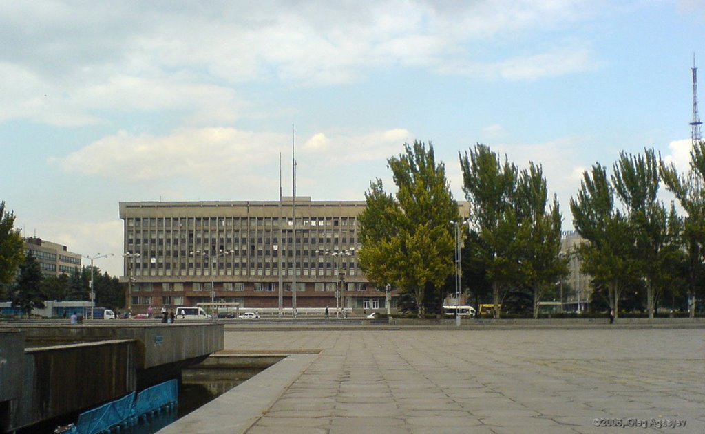 Вид на областную администрацию с пл. Фестивальной, Запорожье