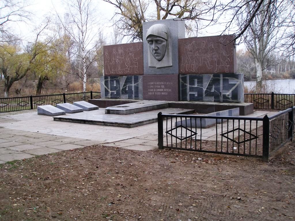 Soldier memorial dedicated to fallen World War II.Kamyane., Каменное